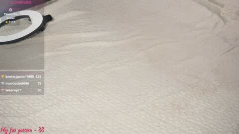 Media: A video of a white, textured surface with a black and white circular device on the left, featuring a Twitter logo and a date of 2014. The image includes a watermark in the bottom left corner.